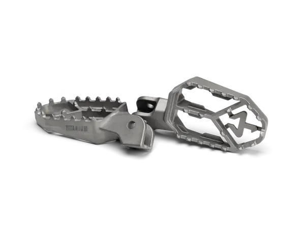 Akrapovič F-BM13T1 AKRAPOVIC Titanium voetsteunen voor de BMW GS Voetsteunen AKRAPOVIC Titanium voetsteunen voor de BMW GS